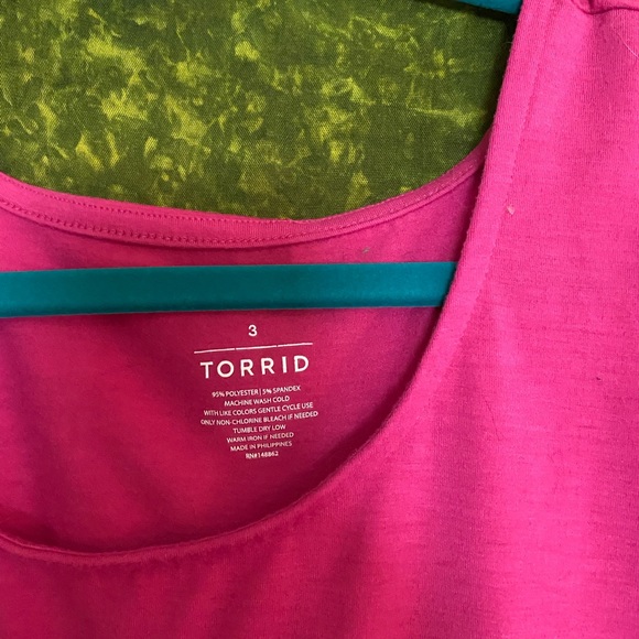 Torrid cold shoulder TShirt - Picture 2 of 5